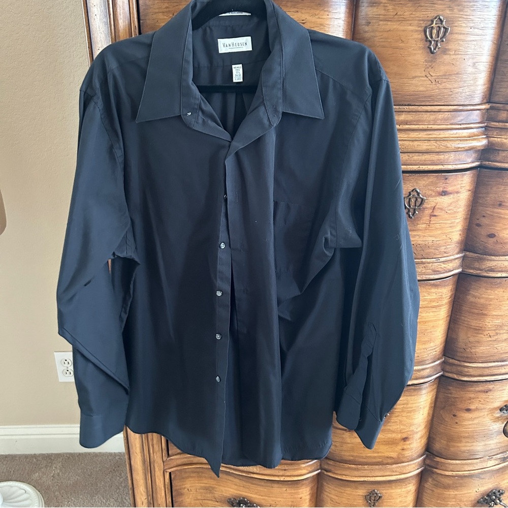 Men’s long sleeve Oxford Shirt in Black by Van Heusen Size XL 17 1/2 34/35